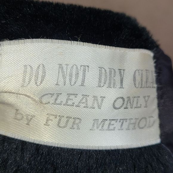 Elegant Black Faux Fur Coat - Picture 5 of 7